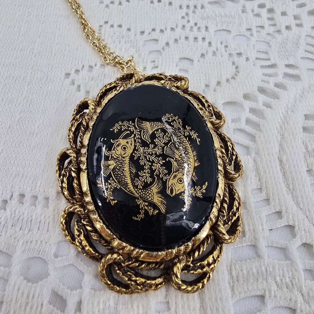 Vintage Gold Tone Koi Fish Pisces Black Cabochon Pendant Necklace Brooch 2-in-1